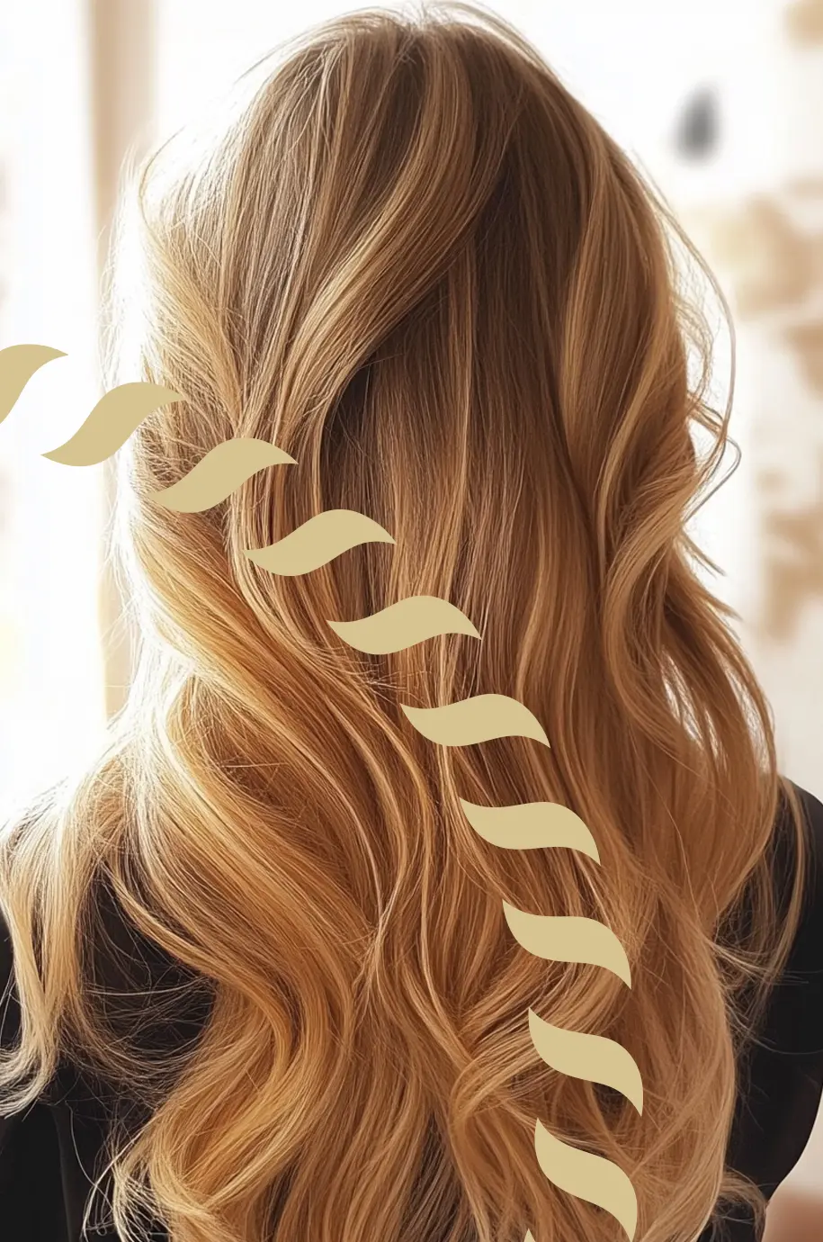 Natürliche Balayage in Honigblond – Heller Friseure Dresden Rückenansicht von langem, gewelltem Blondhaar mit natürlichem Verlauf – Balayage-Style vom Friseur in Dresden
